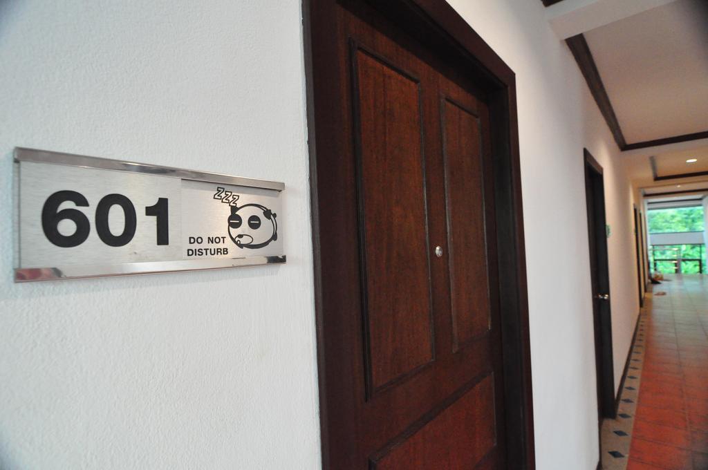 Forty Winks Phuket Hotel Patong Екстериор снимка
