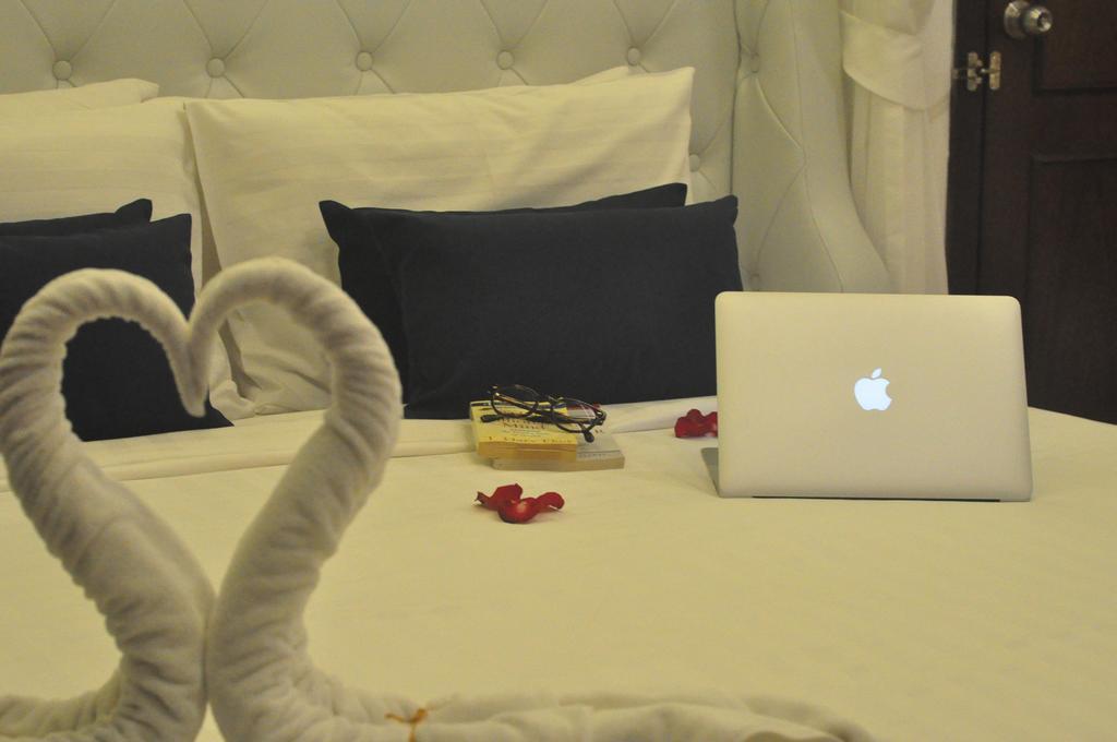 Forty Winks Phuket Hotel Patong Екстериор снимка
