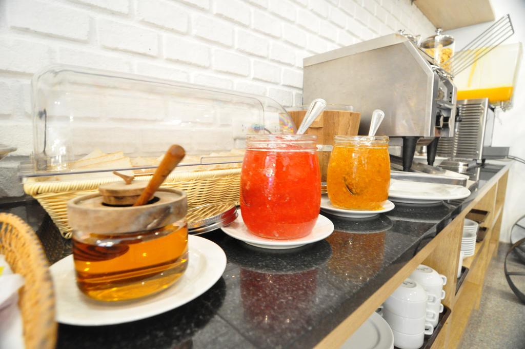 Forty Winks Phuket Hotel Patong Екстериор снимка