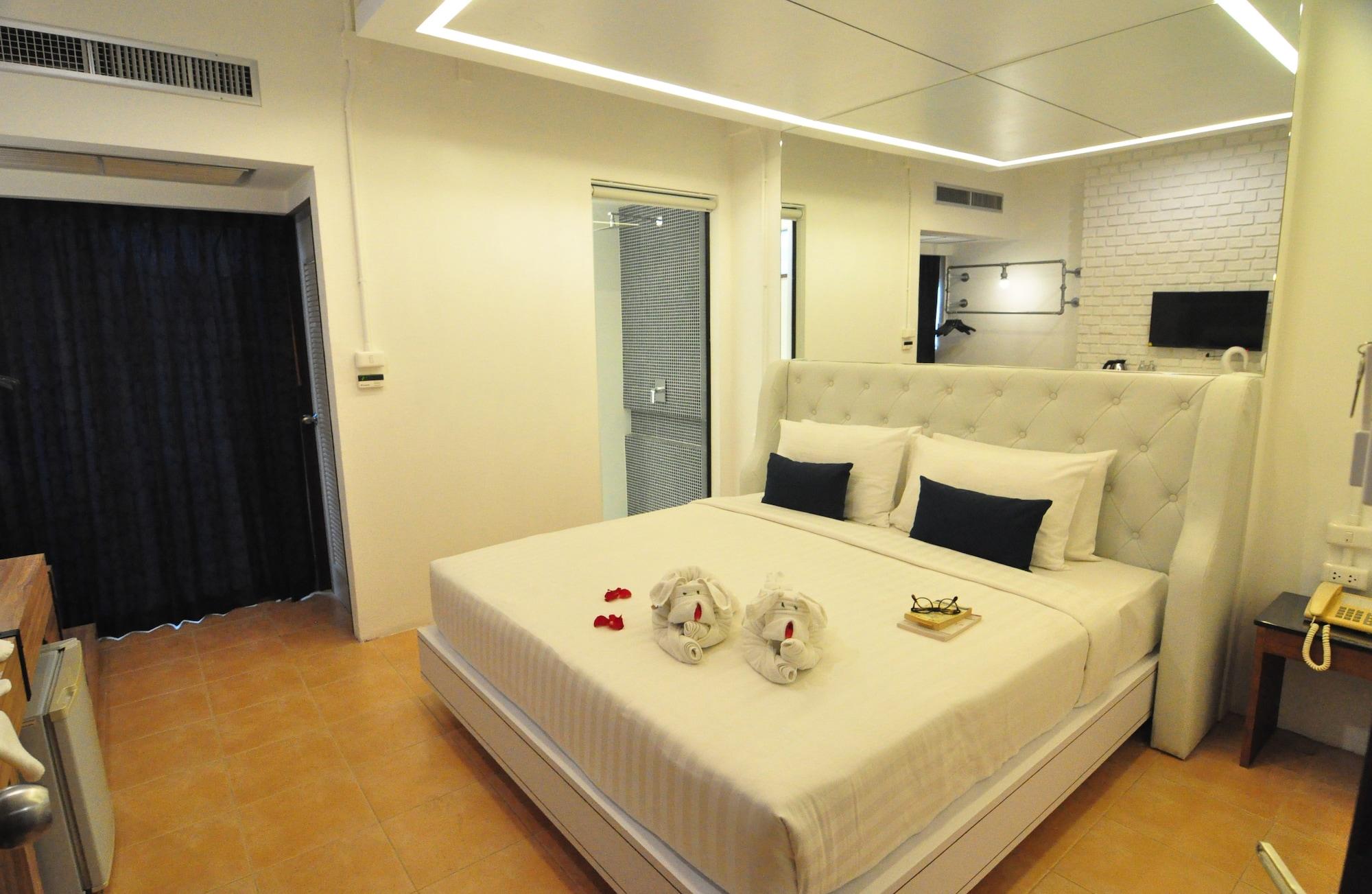Forty Winks Phuket Hotel Patong Екстериор снимка