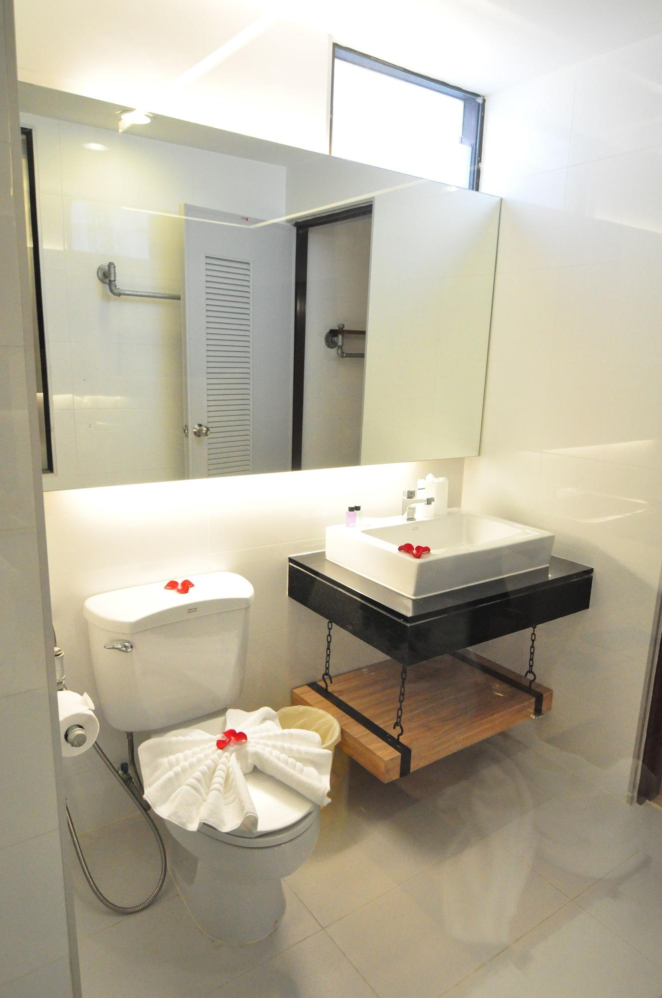 Forty Winks Phuket Hotel Patong Екстериор снимка