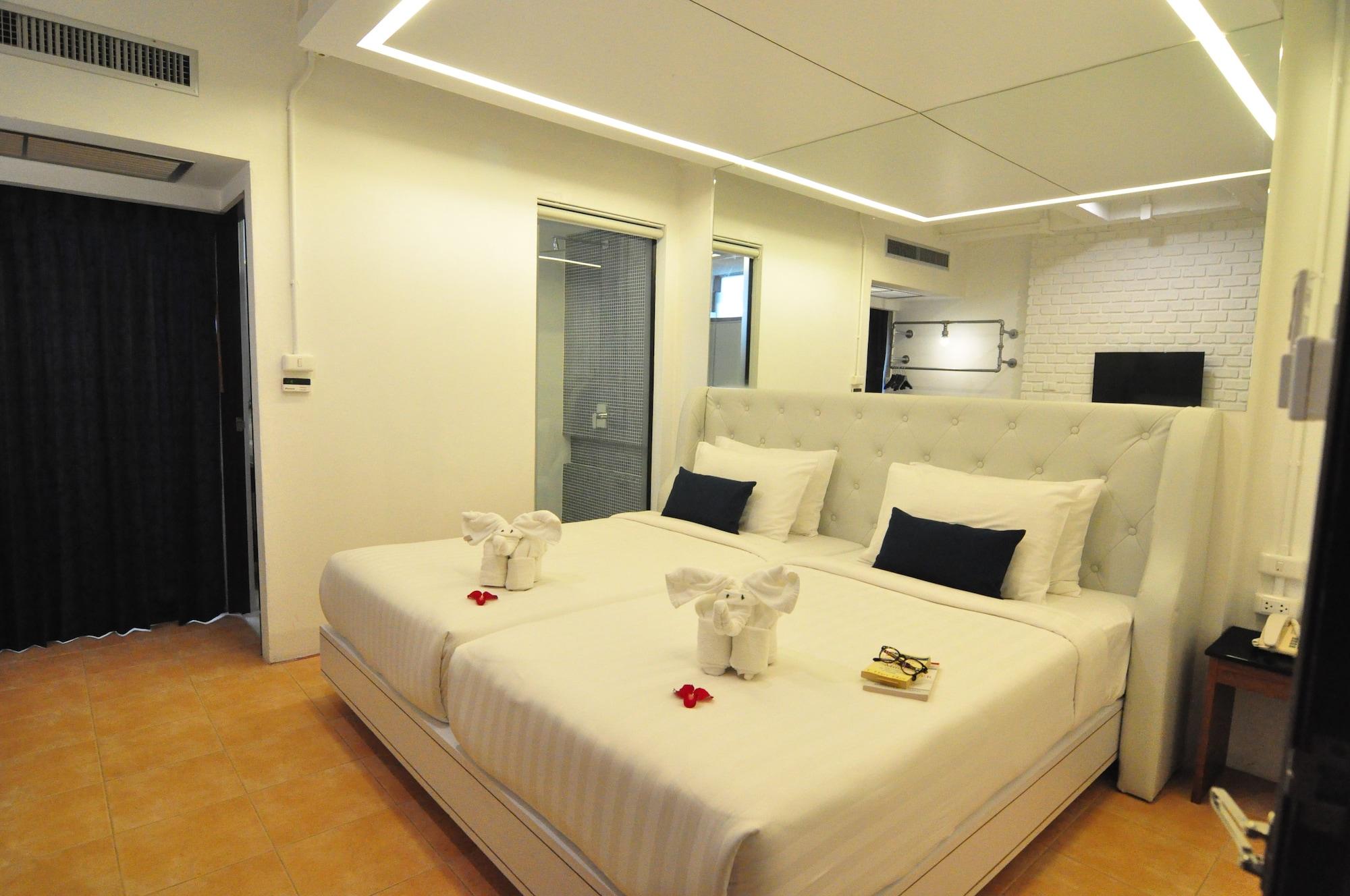 Forty Winks Phuket Hotel Patong Екстериор снимка