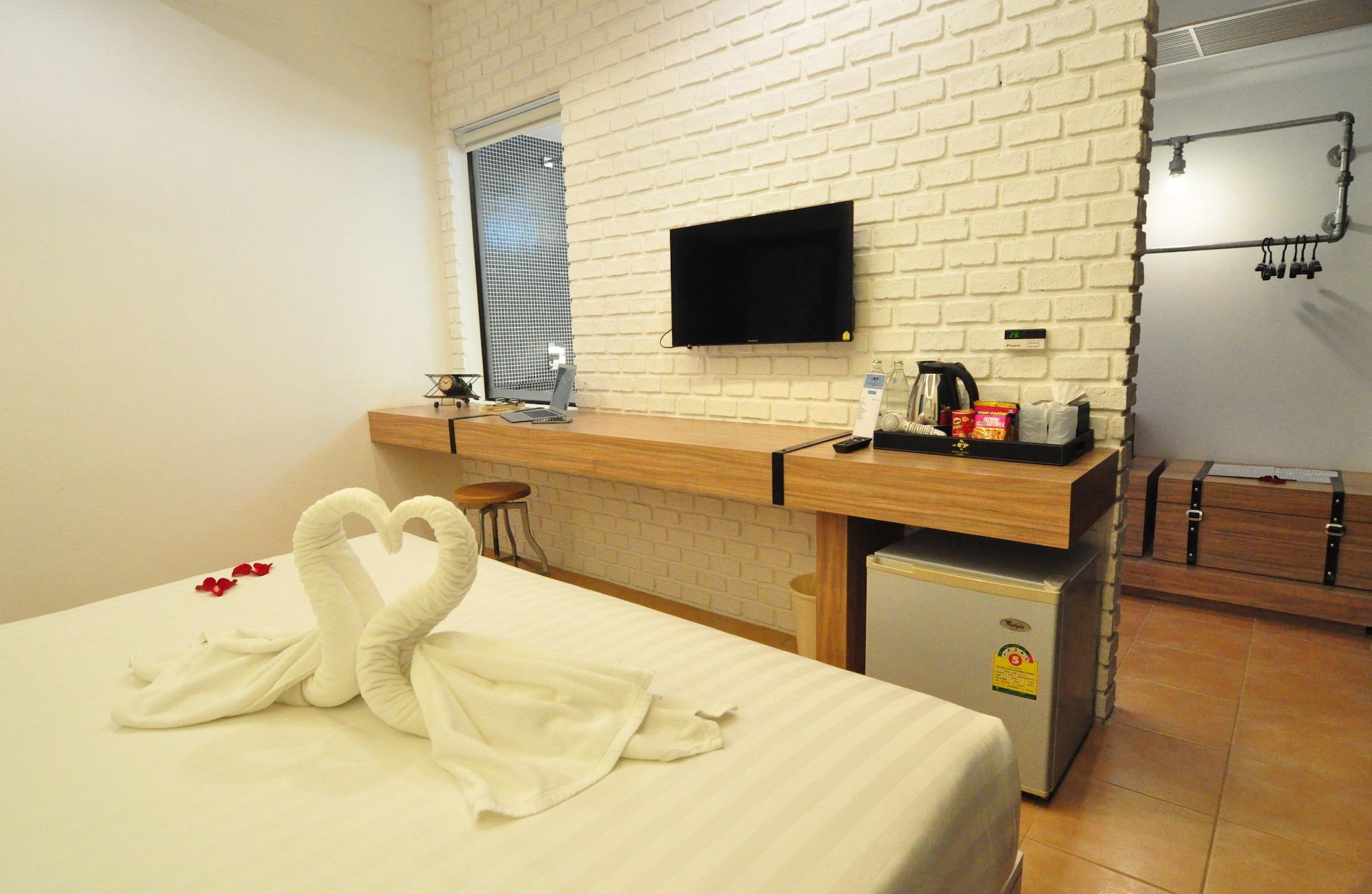 Forty Winks Phuket Hotel Patong Екстериор снимка