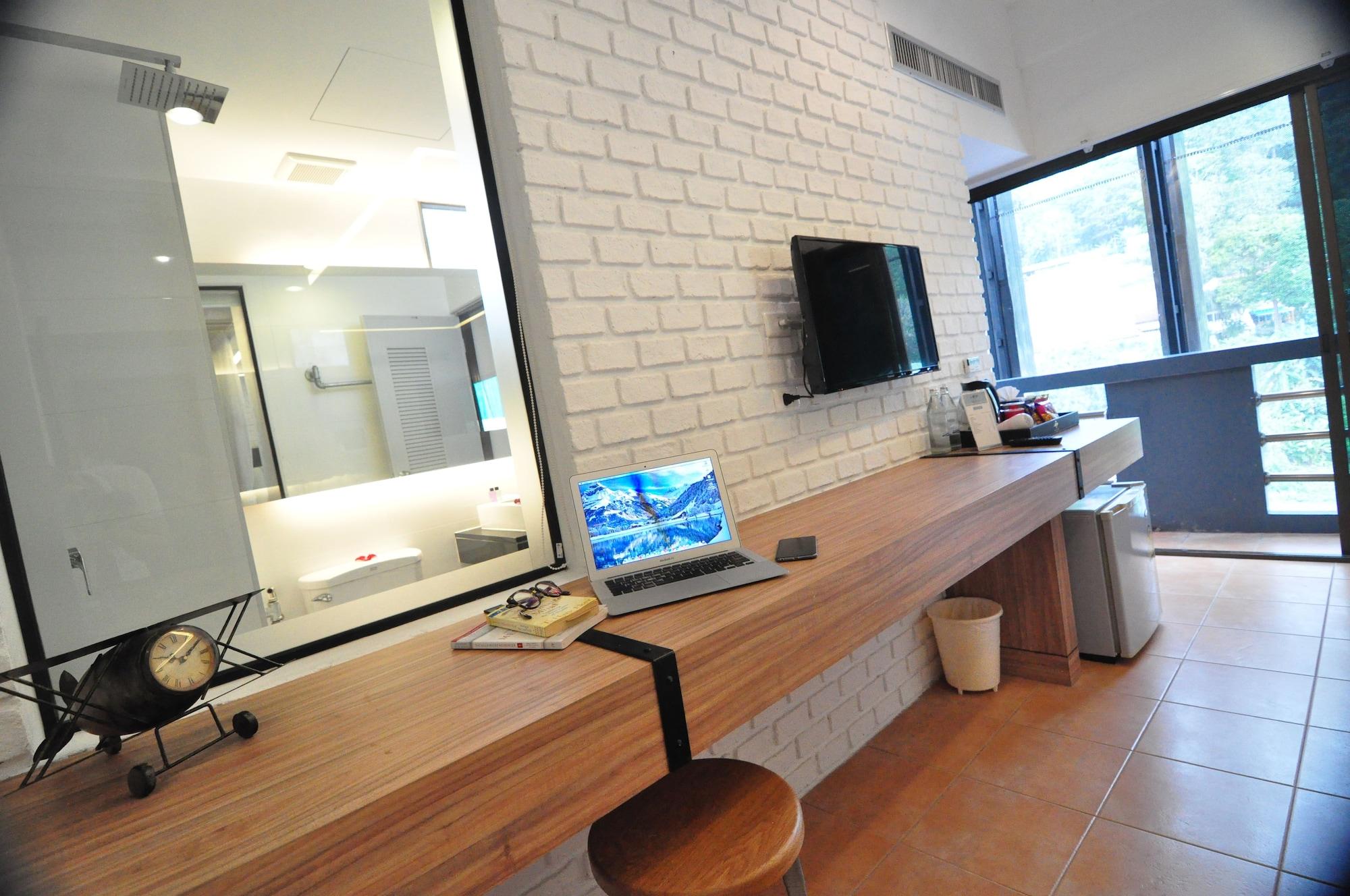 Forty Winks Phuket Hotel Patong Екстериор снимка