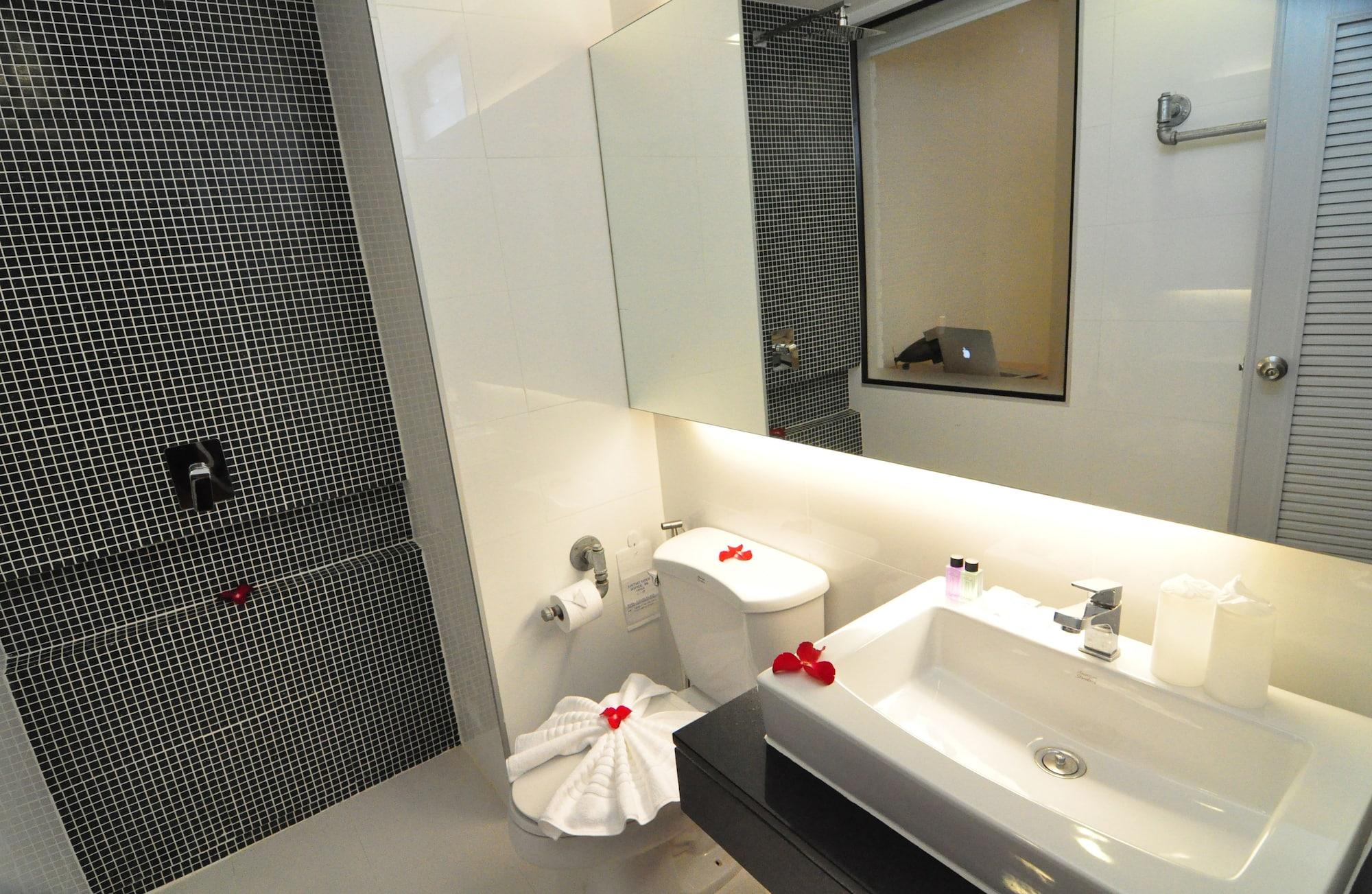 Forty Winks Phuket Hotel Patong Екстериор снимка
