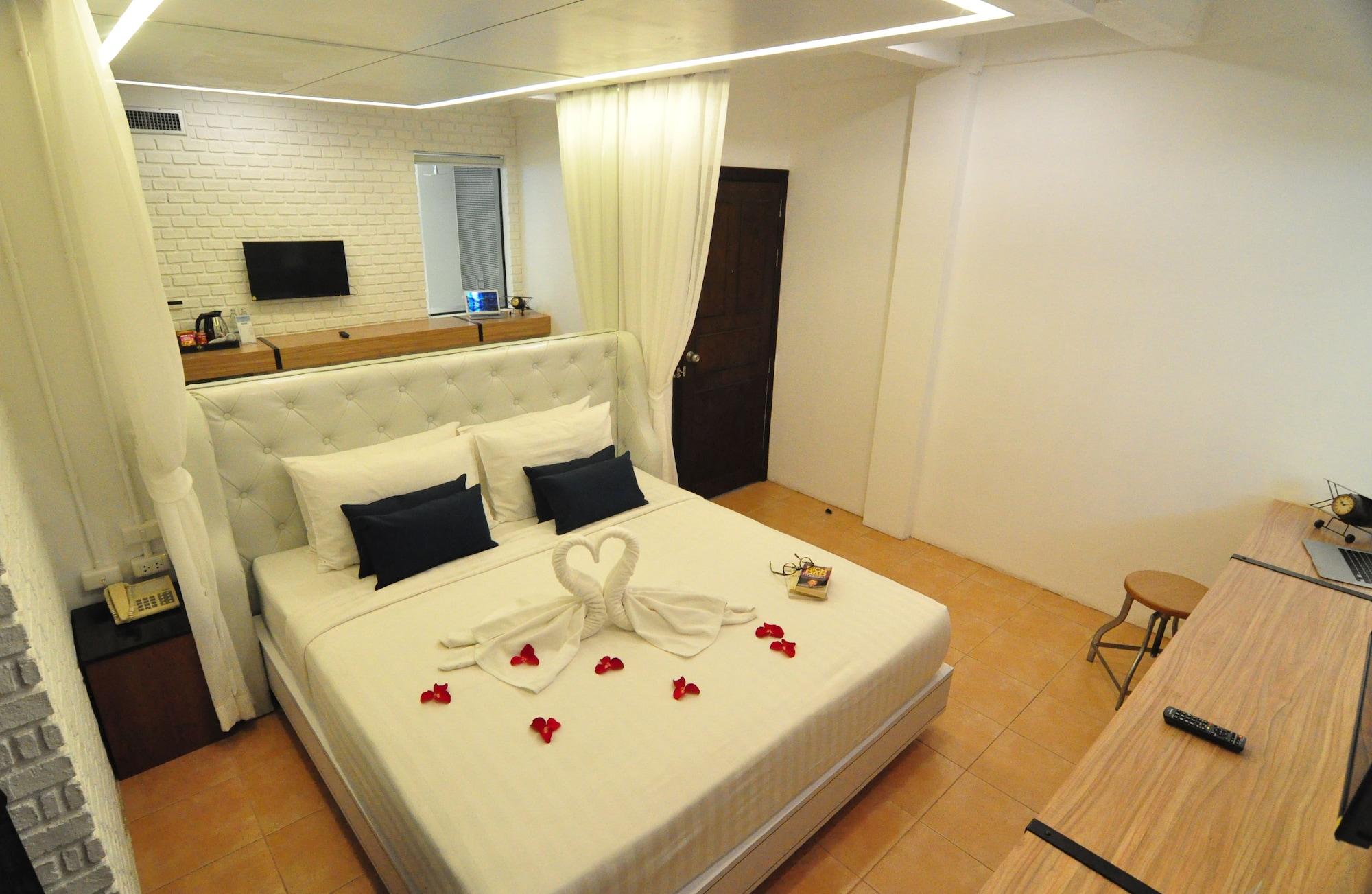 Forty Winks Phuket Hotel Patong Екстериор снимка