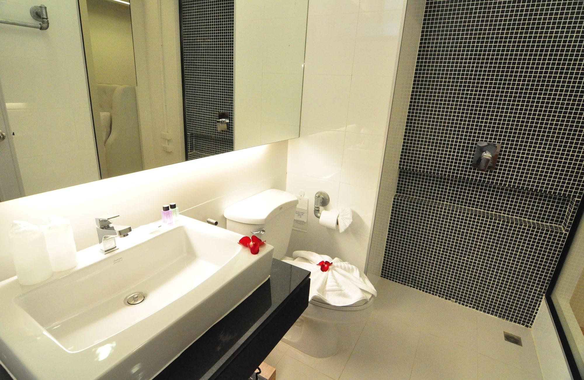 Forty Winks Phuket Hotel Patong Екстериор снимка