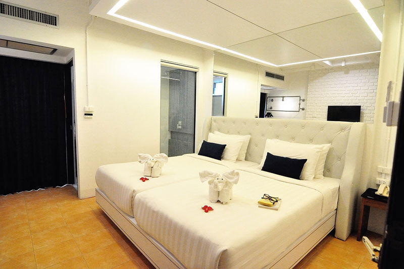 Forty Winks Phuket Hotel Patong Екстериор снимка