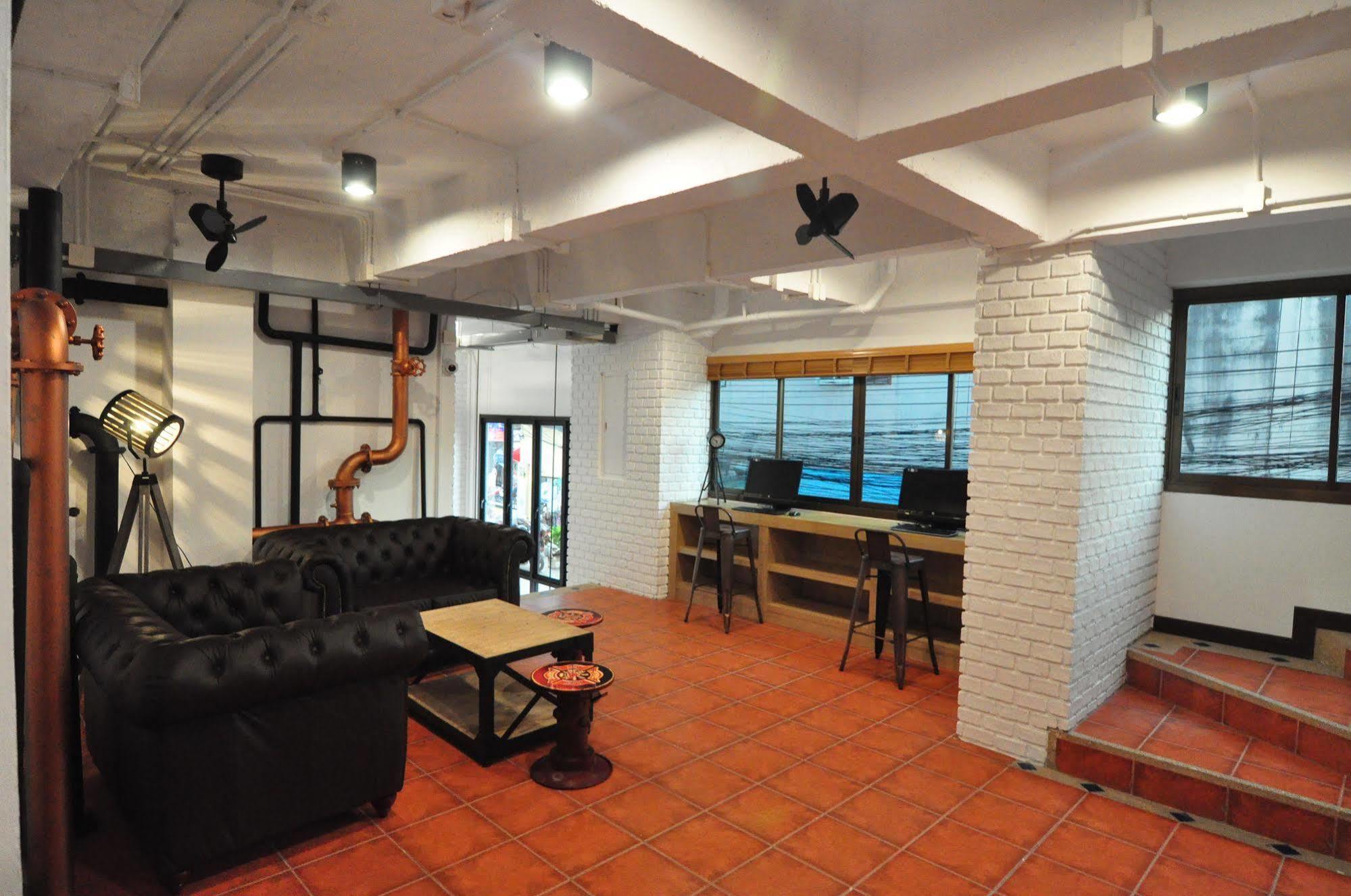 Forty Winks Phuket Hotel Patong Екстериор снимка
